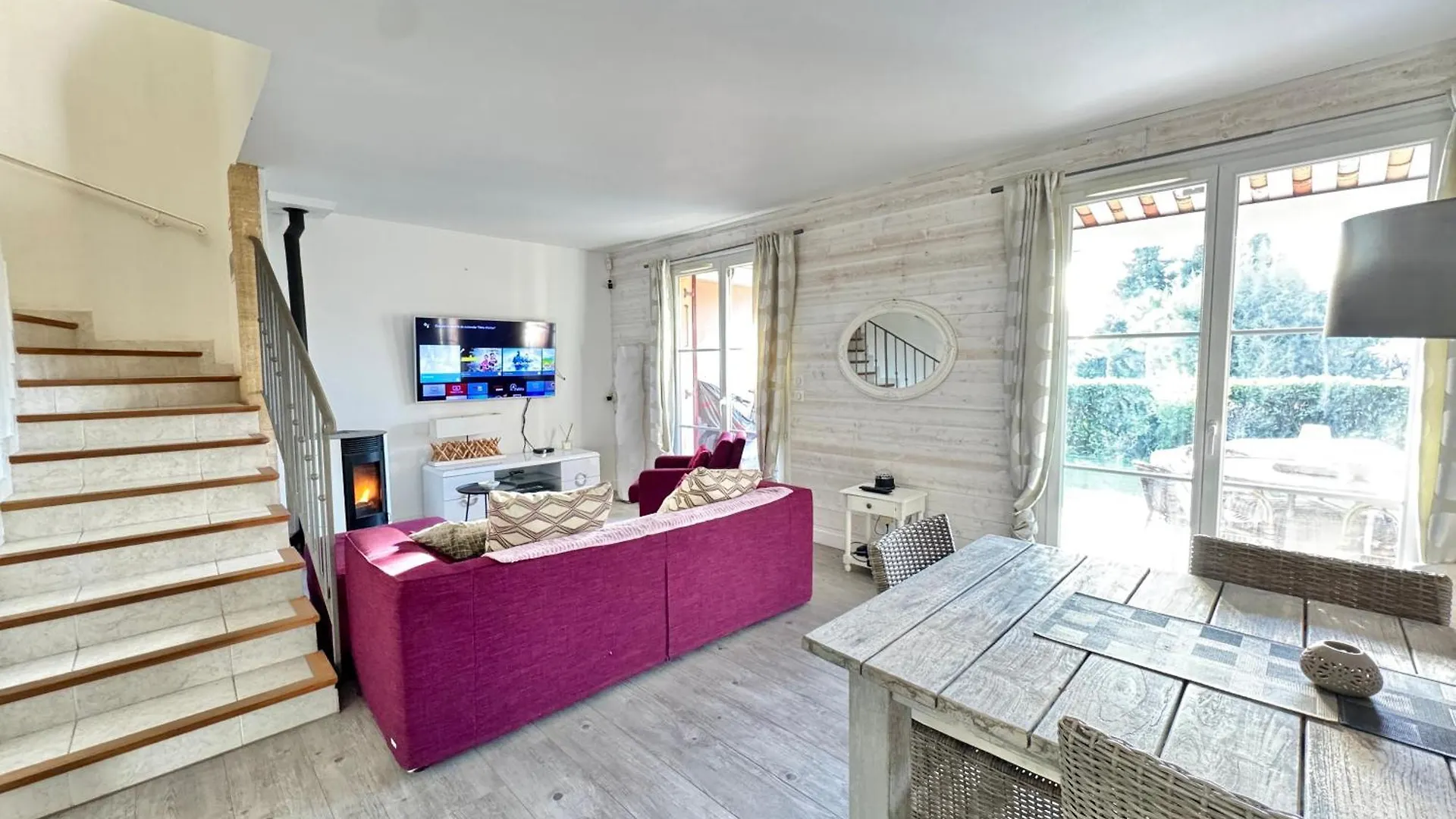 Holiday Sun Villa Villeneuve-Loubet France