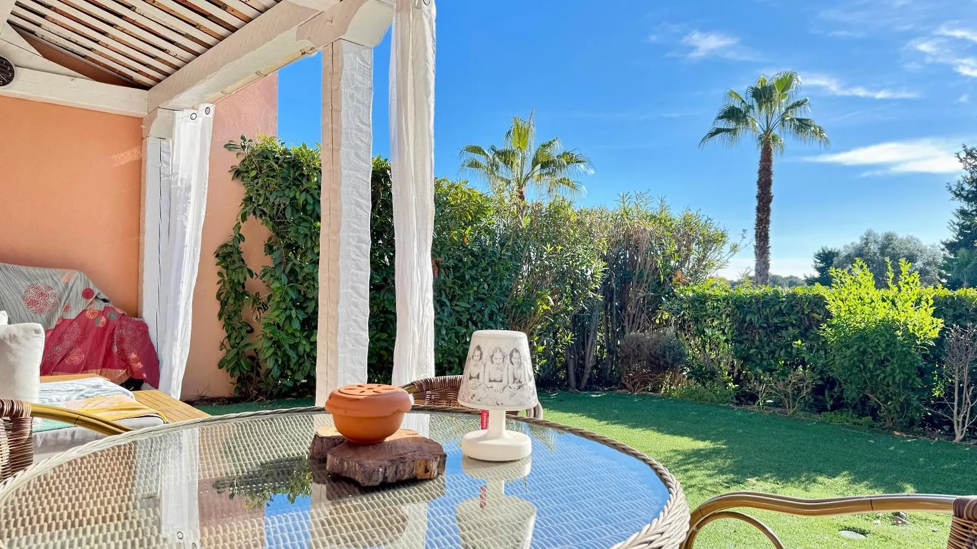 Holiday Sun Villa Villeneuve-Loubet