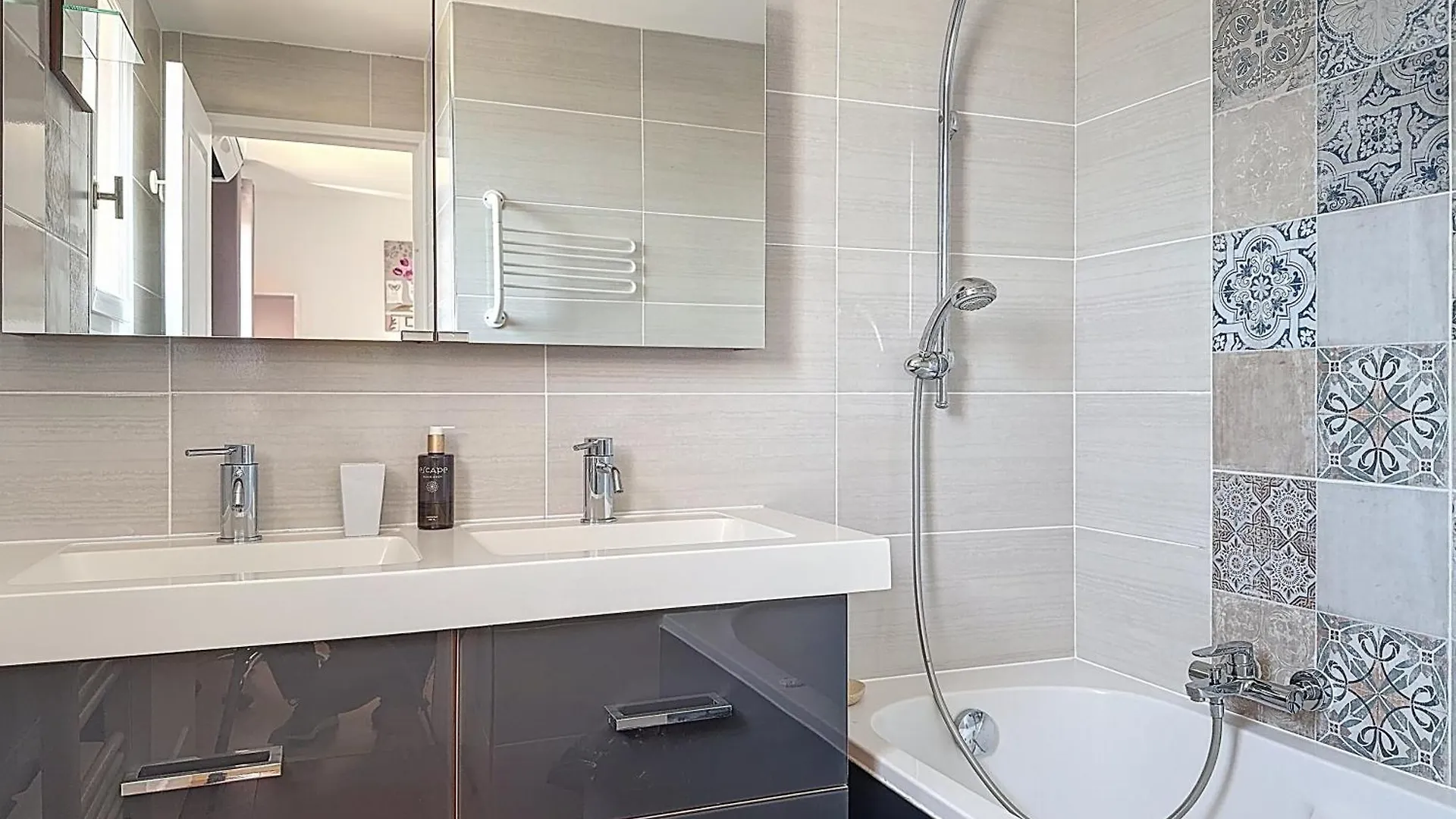 Holiday Sun Villa Villeneuve-Loubet